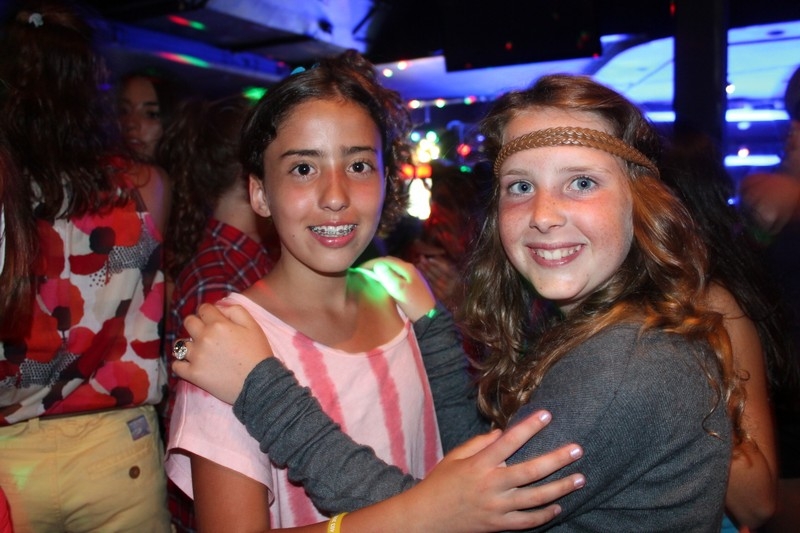 Village Camps International Summer Camp Leysin, Switzerland 2026-08-15 https://www.villagecamps.com/journals_admin/images/696-17-disco (5).jpg
